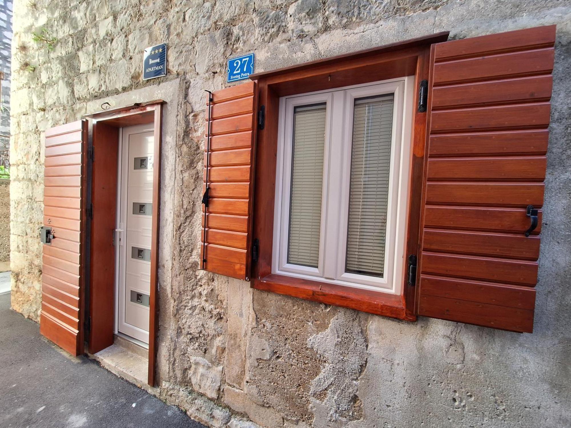 St Peter'S Heritage House Trogir Eksteriør bilde