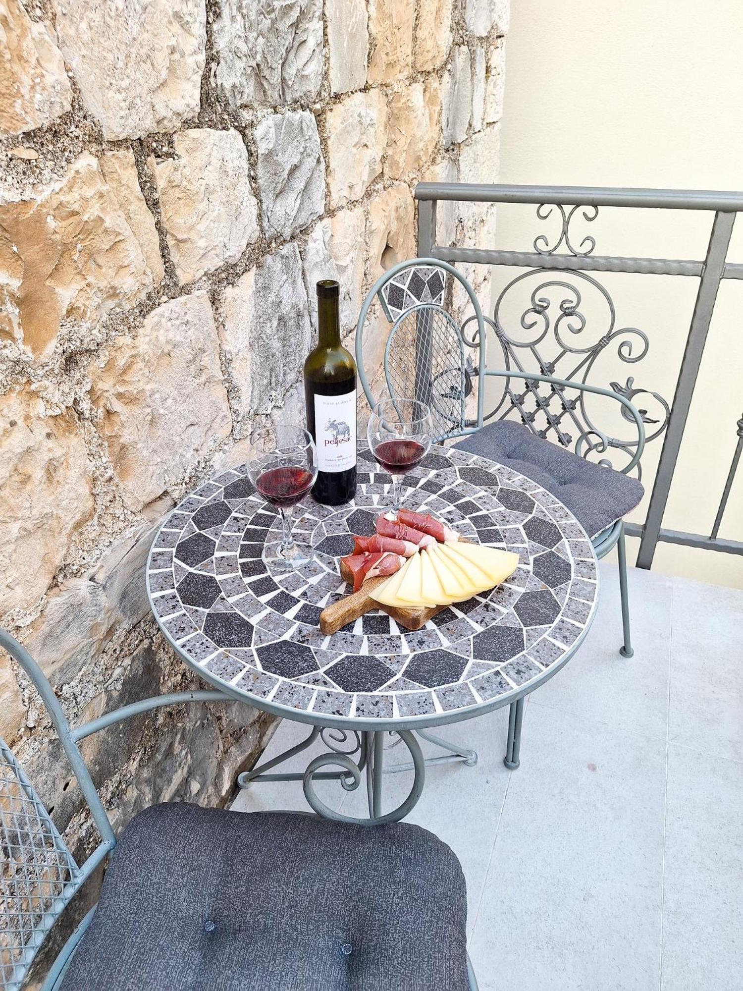 St Peter'S Heritage House Trogir Eksteriør bilde